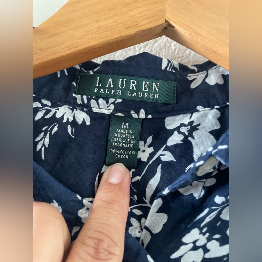 Lauren Ralph Lauren Women's Button Up  Blouse Sz M Blue/White Floral 3/4 Sleeves - Picture 2 of 4